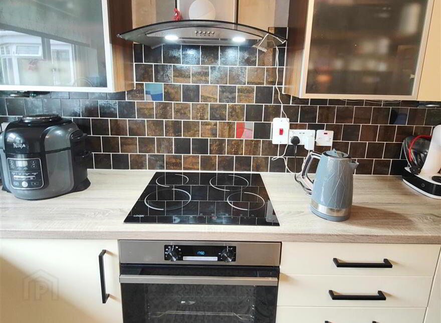 17 Lyndhurst Place, Belfast, BT13 3XU