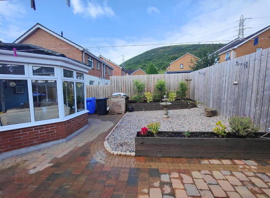 17 Lyndhurst Place, Belfast, BT13 3XU