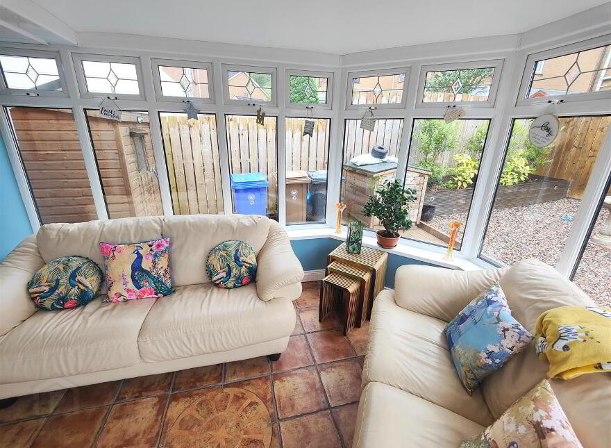 17 Lyndhurst Place, Belfast, BT13 3XU