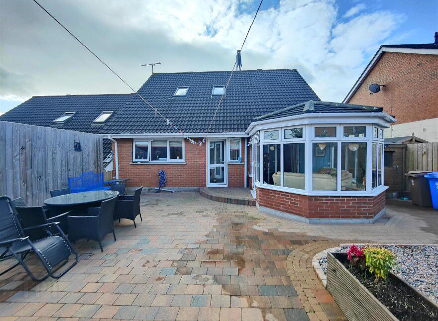 17 Lyndhurst Place, Belfast, BT13 3XU