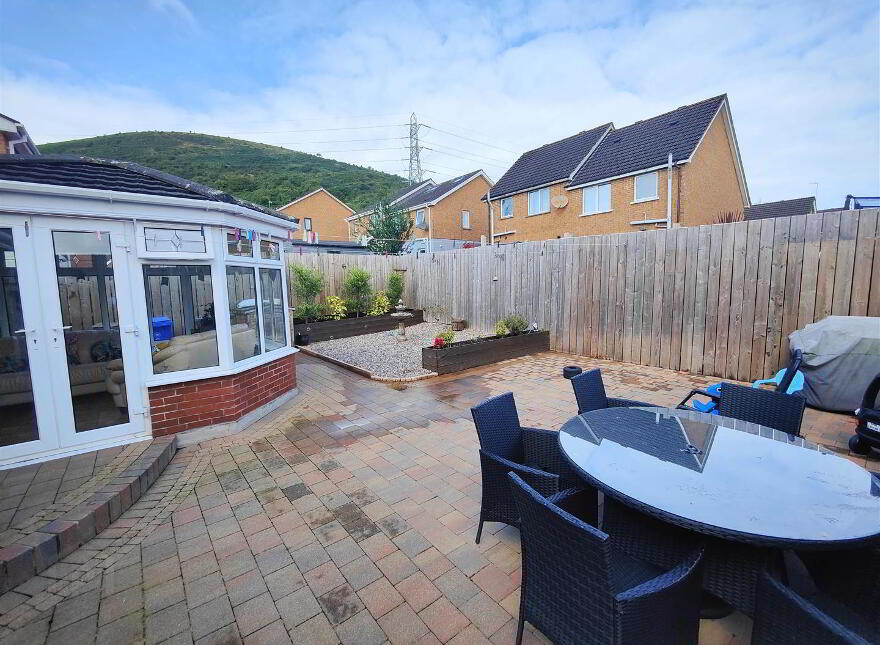 17 Lyndhurst Place, Belfast, BT13 3XU