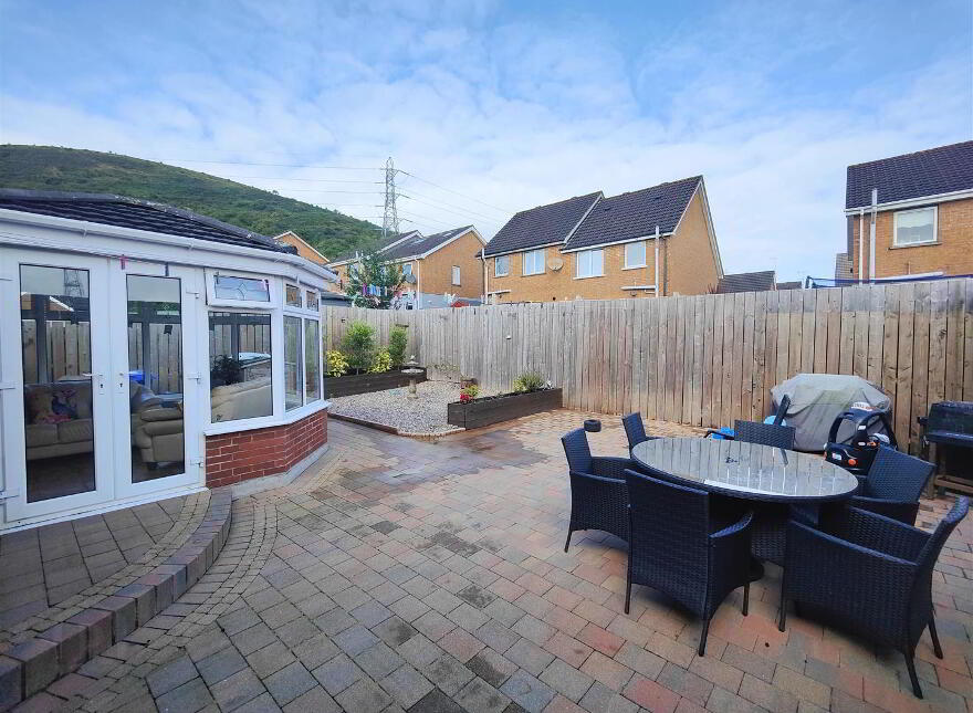 17 Lyndhurst Place, Belfast, BT13 3XU