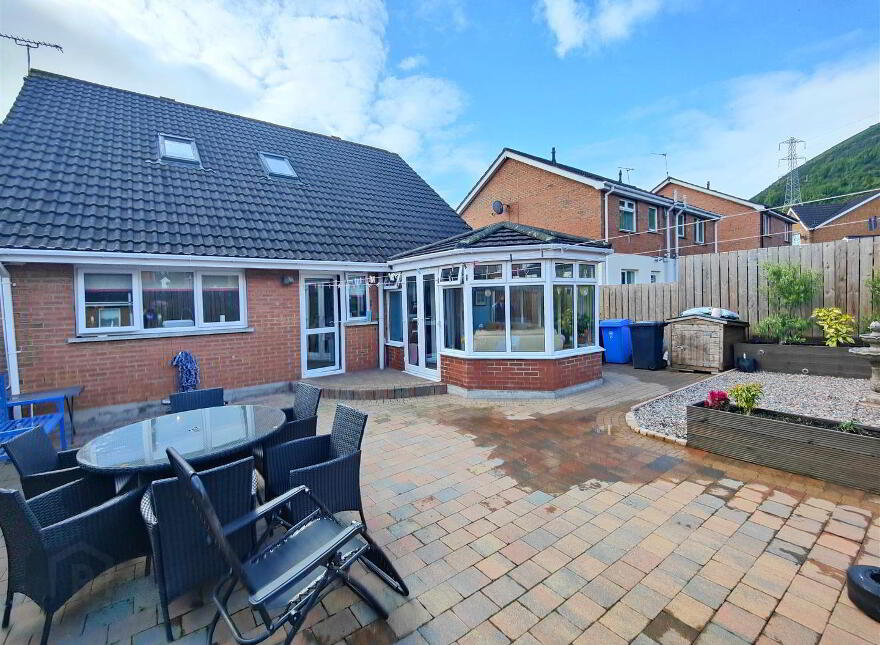 17 Lyndhurst Place, Belfast, BT13 3XU