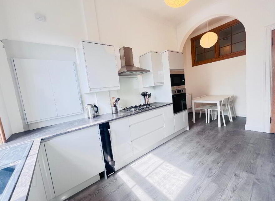 14 Montpelier Park, Bruntsfield, Edinburgh, EH10 4NJ