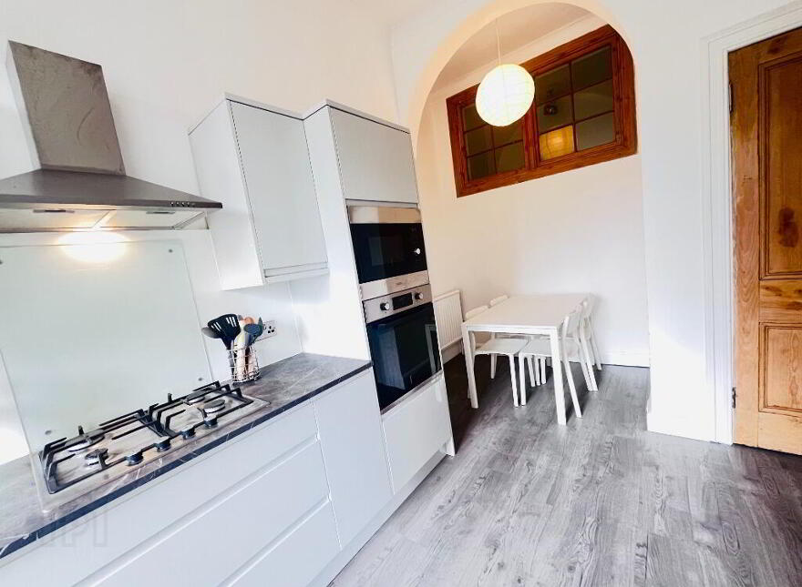 14 Montpelier Park, Bruntsfield, Edinburgh, EH10 4NJ