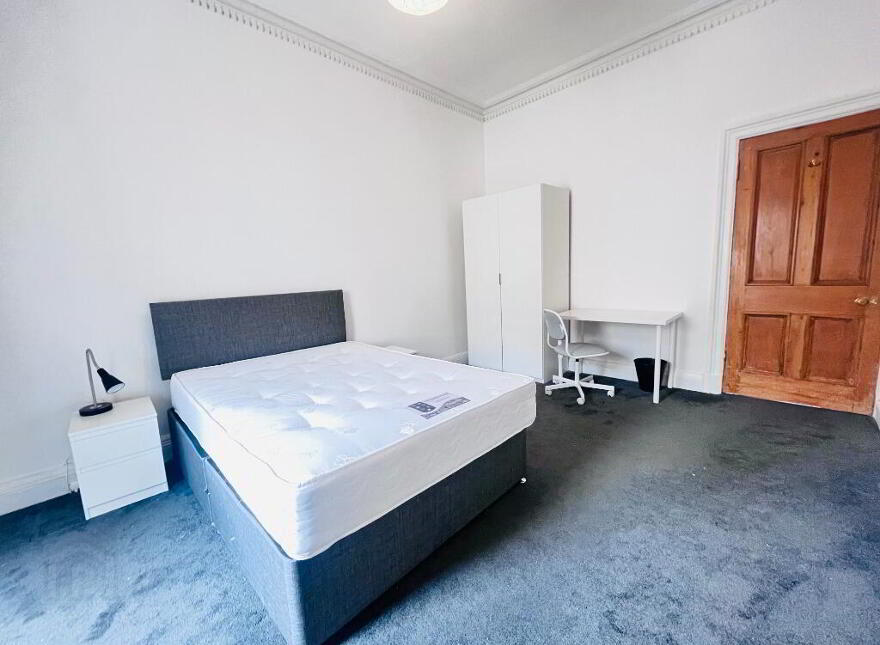 14 Montpelier Park, Bruntsfield, Edinburgh, EH10 4NJ
