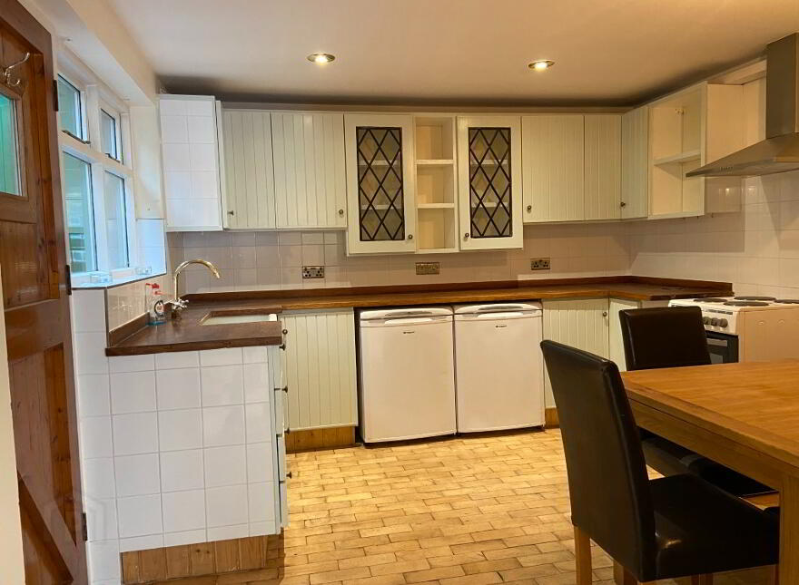 22 Arthur Street, Hillsborough, BT26 6AP