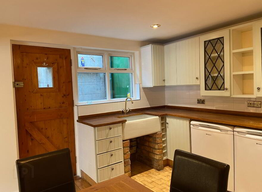 22 Arthur Street, Hillsborough, BT26 6AP