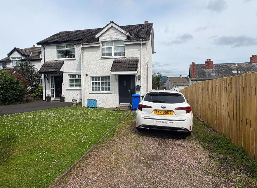 5 Chippendale Court, Belfast, BT10 0DU