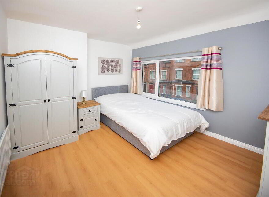 Room 3, 46 Wellesley Avenue, Belfast, BT9 6DH photo
