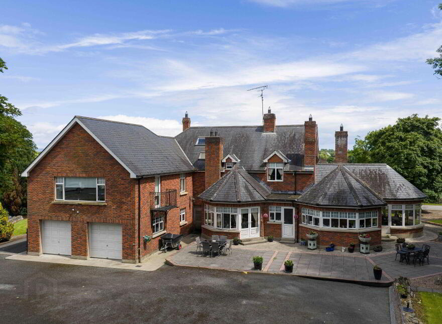 Louth Hall, Tallanstown, A91DY68