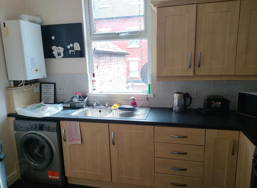 14 Fitzroy Avenue, Belfast, BT7 1HW