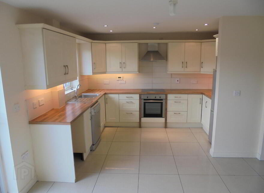 6 Wallace Court, Dromore, BT25 1TZ