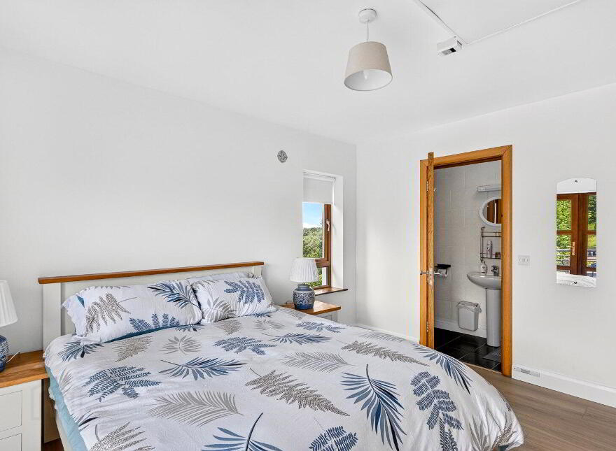 3A Shannon Cove, Dromod, N41AW64