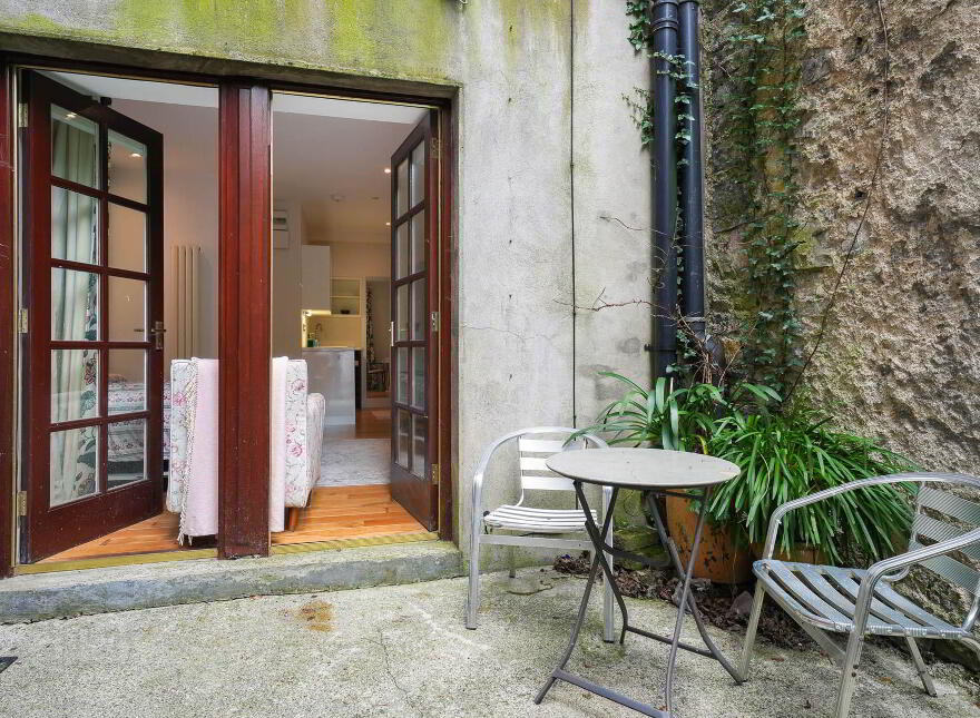 Apartment 5 Pembroke Manor, Pembroke Road, Ballsbridge, Dublin, D04HK09