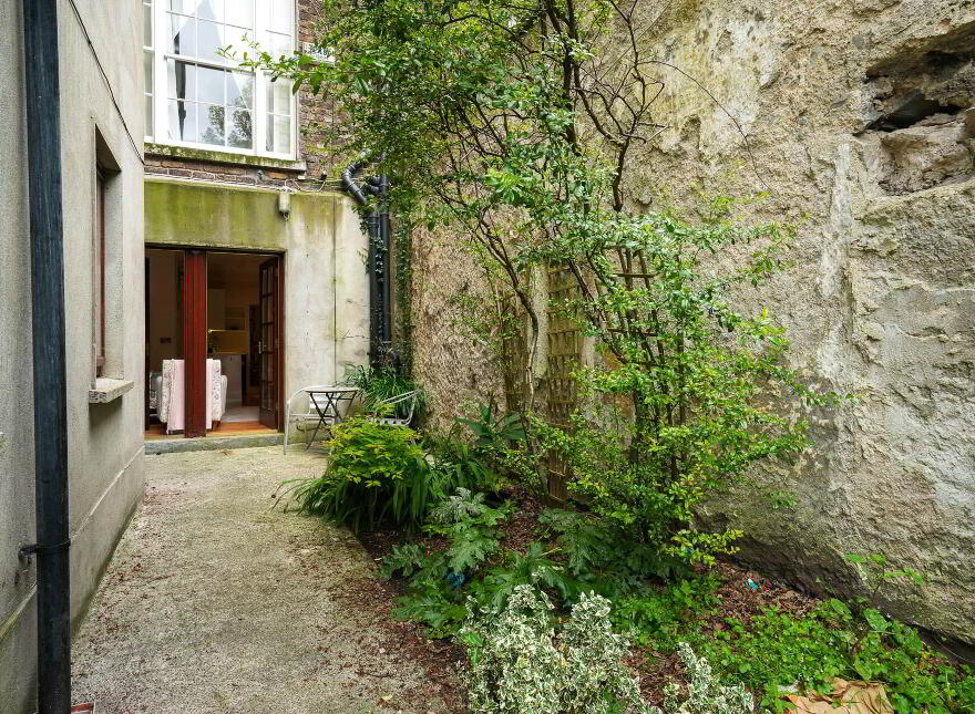 Apartment 5 Pembroke Manor, Pembroke Road, Ballsbridge, Dublin, D04HK09