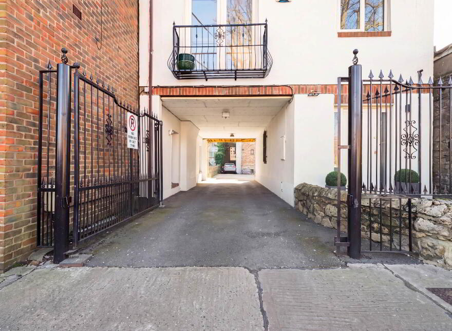 Apartment 5 Pembroke Manor, Pembroke Road, Ballsbridge, Dublin, D04HK09