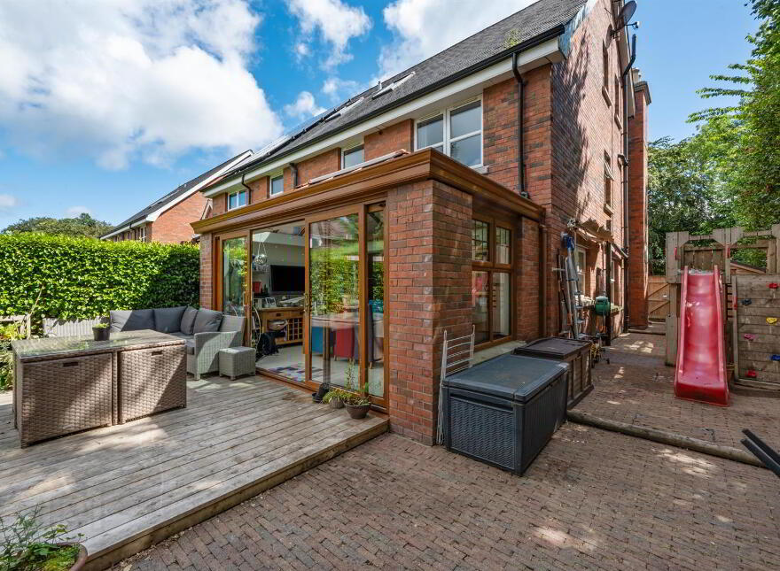 2c Wilshere Drive, Belfast, BT4 2GP