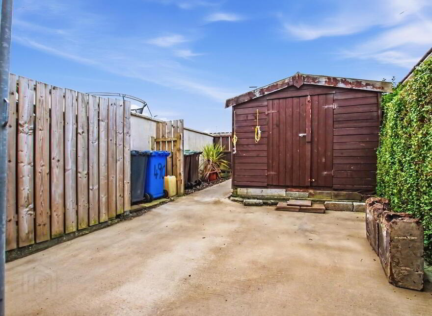 490 Carnhill, Derry / Londonderry, BT48 8BX