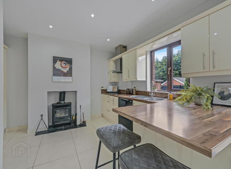 11 Burnbrae Avenue, Hillhall Road, Lisburn, BT27 5JE