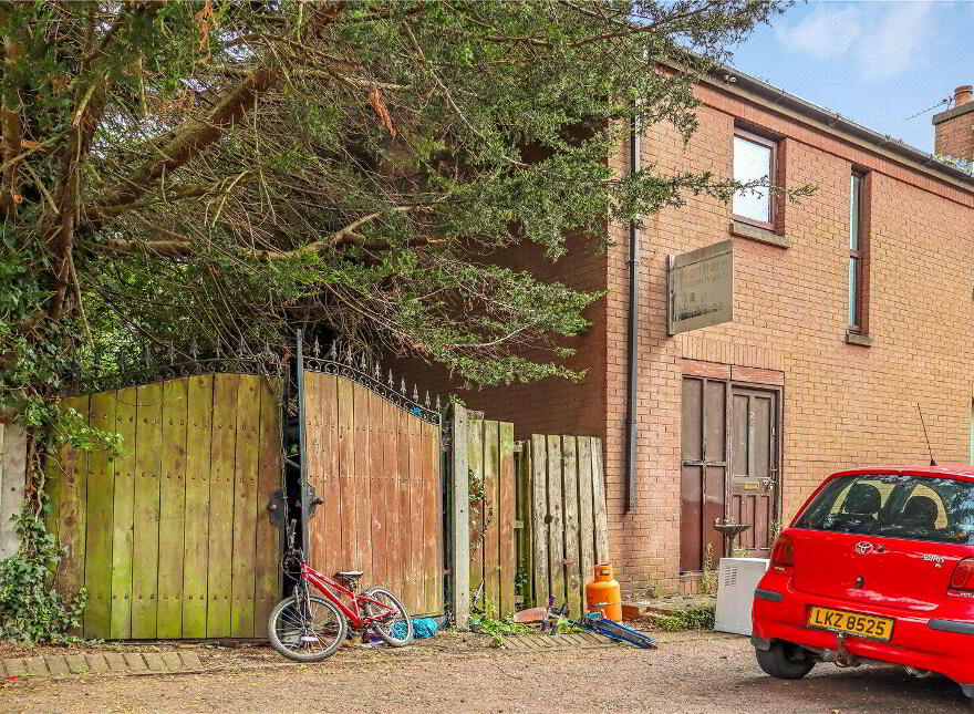 2 Glenwood Green, Dunmurry, Belfast, BT17 0QX