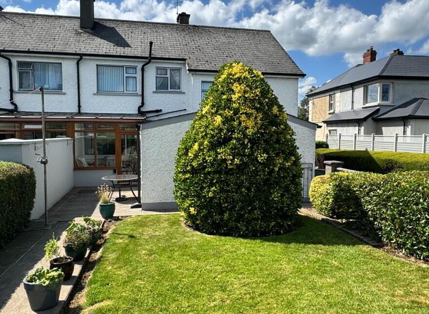 "Castleblayney Road", Carrickmacross, A81AK09