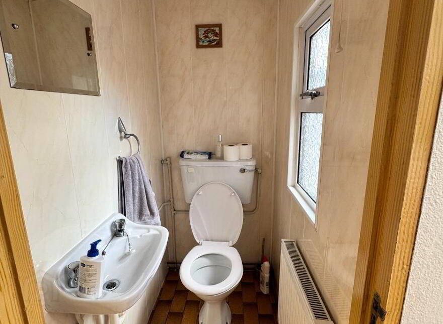 "Castleblayney Road", Carrickmacross, A81AK09