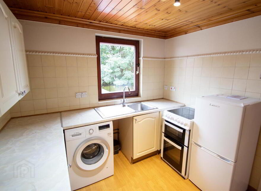 Apt 76b, Glen Road, Belfast, BT11 8BH