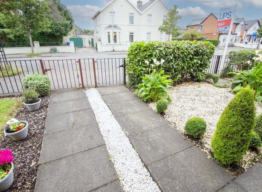 Apt 76b, Glen Road, Belfast, BT11 8BH