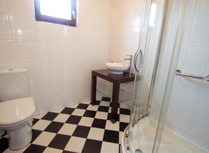 Apt 76b, Glen Road, Belfast, BT11 8BH