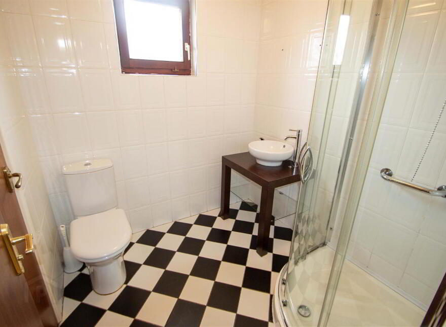 Apt 76b, Glen Road, Belfast, BT11 8BH