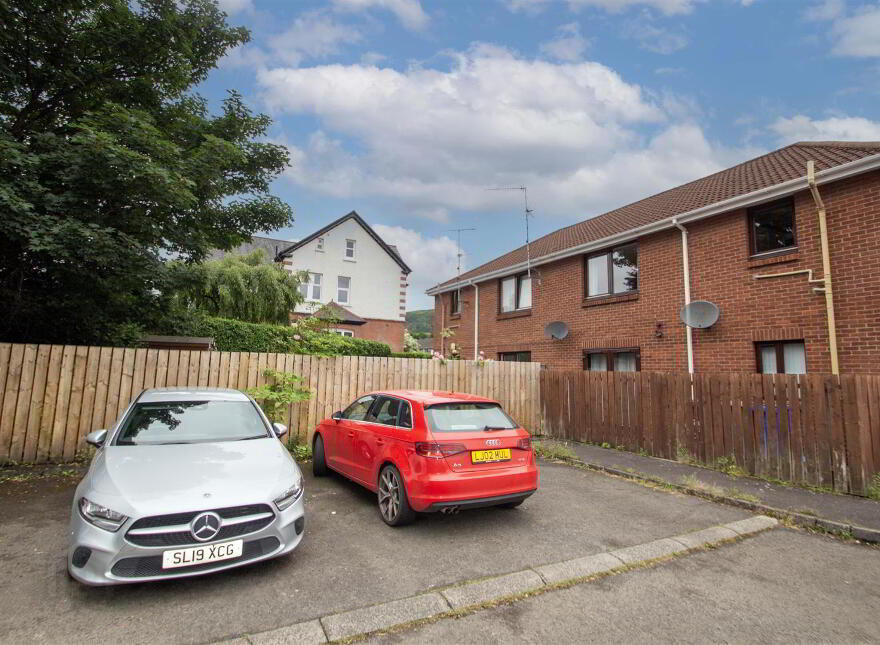 Apt 76b, Glen Road, Belfast, BT11 8BH