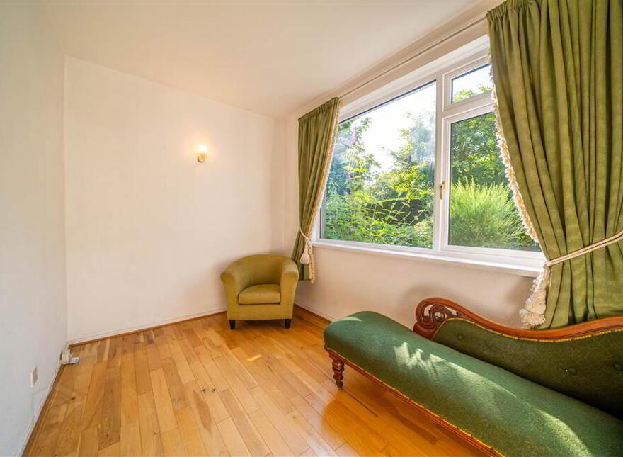 1 Woodland Avenue, Helens Bay, BT19 1TX