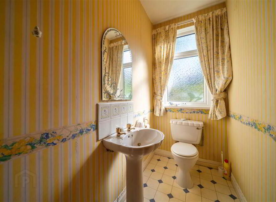 1 Woodland Avenue, Helens Bay, BT19 1TX