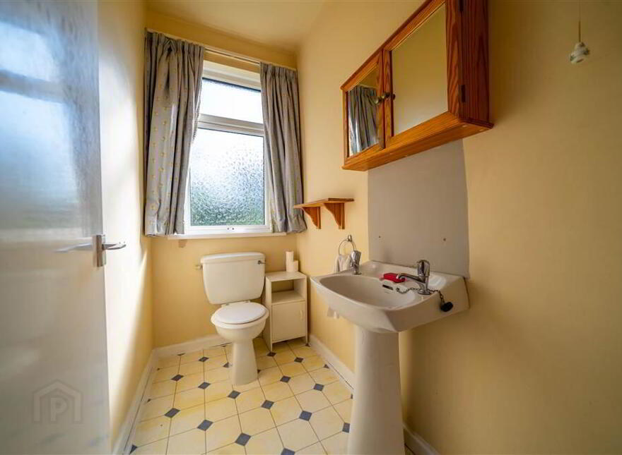 1 Woodland Avenue, Helens Bay, BT19 1TX