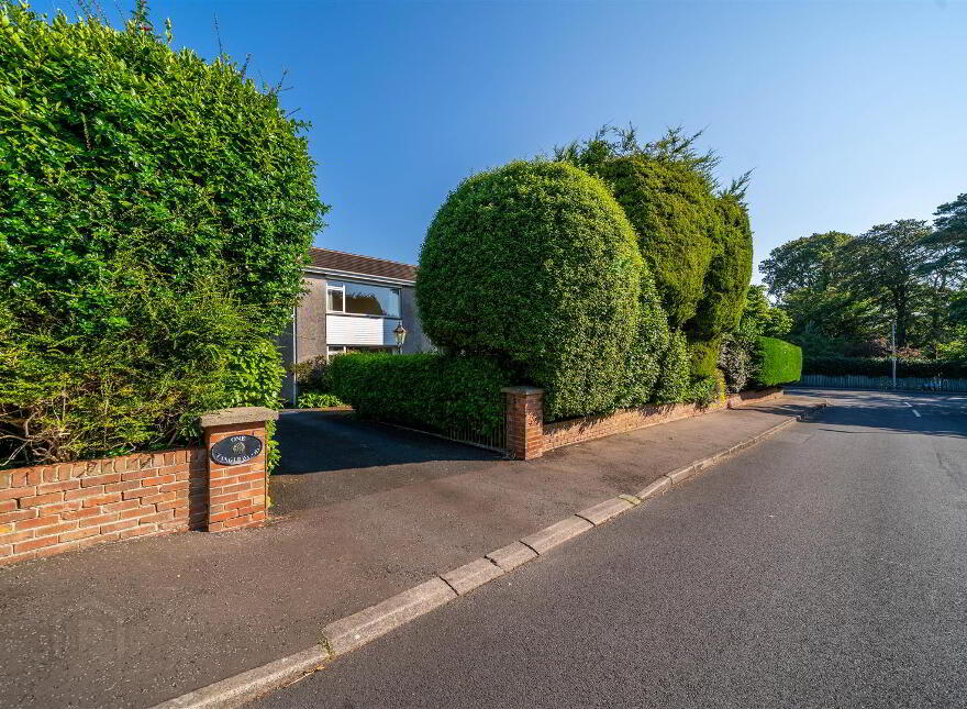 1 Woodland Avenue, Helens Bay, BT19 1TX