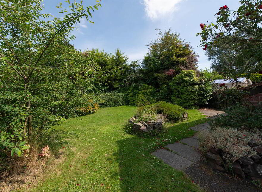 23 Meadowvale, Saintfield, Ballynahinch, BT24 7DW