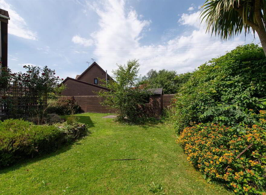 23 Meadowvale, Saintfield, Ballynahinch, BT24 7DW