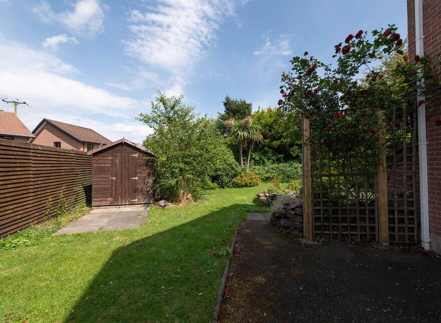 23 Meadowvale, Saintfield, Ballynahinch, BT24 7DW