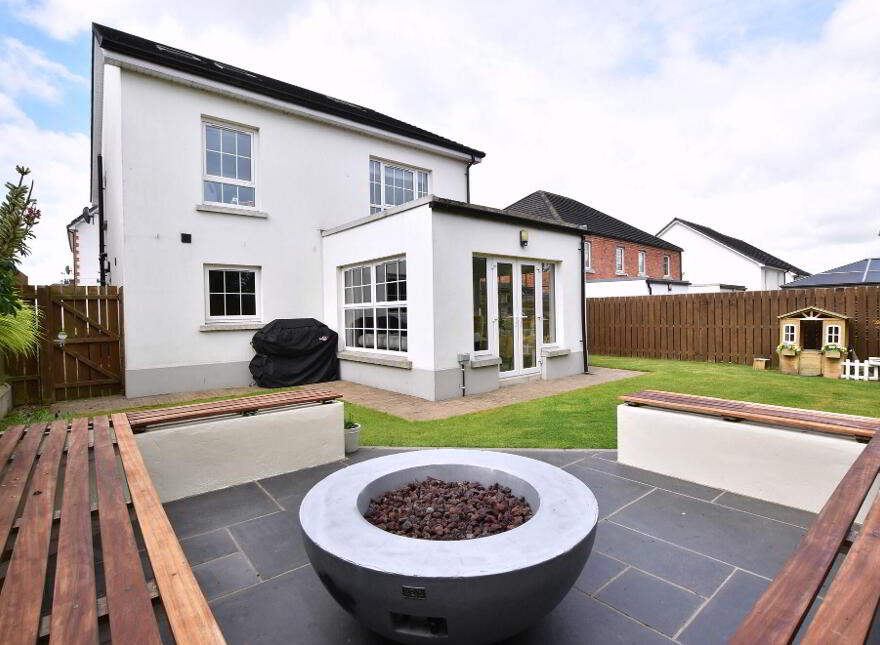 11 Harlow Green, Moira, BT67 0XH