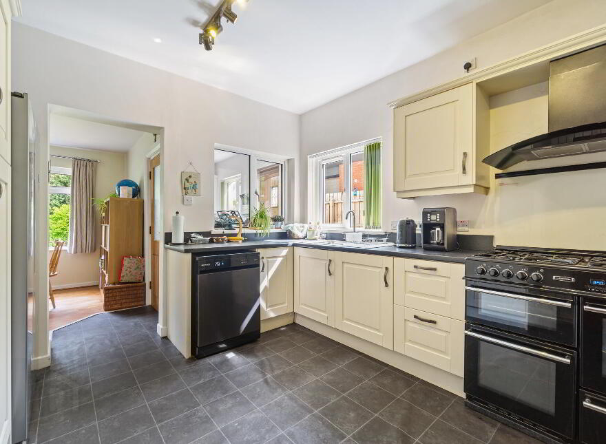 86 Malone Road, Belfast, BT9 5HP