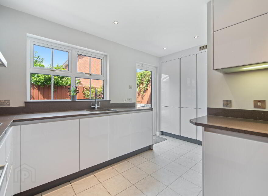 3 Oakwood Court, Malone, Belfast, BT9 6DF