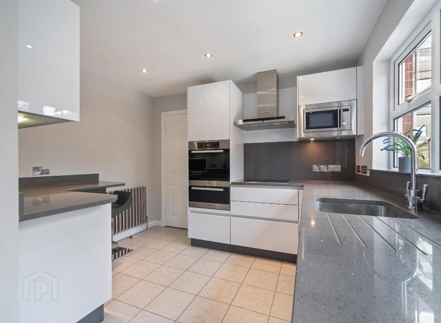 3 Oakwood Court, Malone, Belfast, BT9 6DF
