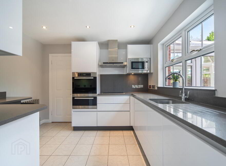 3 Oakwood Court, Malone, Belfast, BT9 6DF