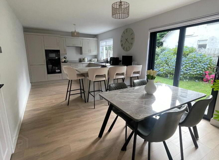 24 Meadowlands Avenue, Warrenpoint, Newry, BT34 3FY