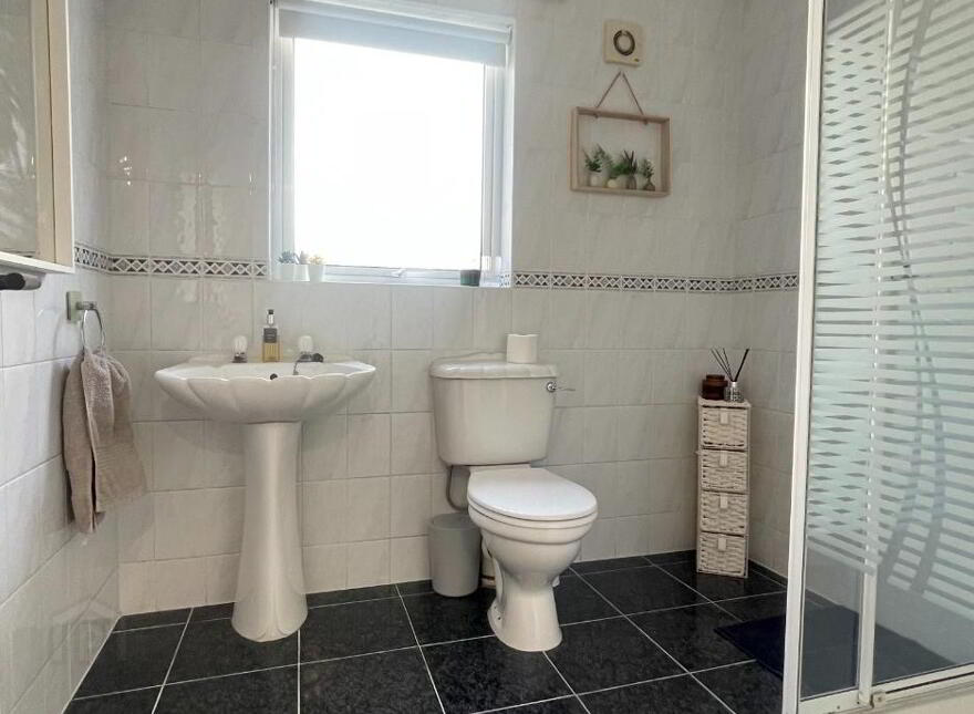 24 Meadowlands Avenue, Warrenpoint, Newry, BT34 3FY