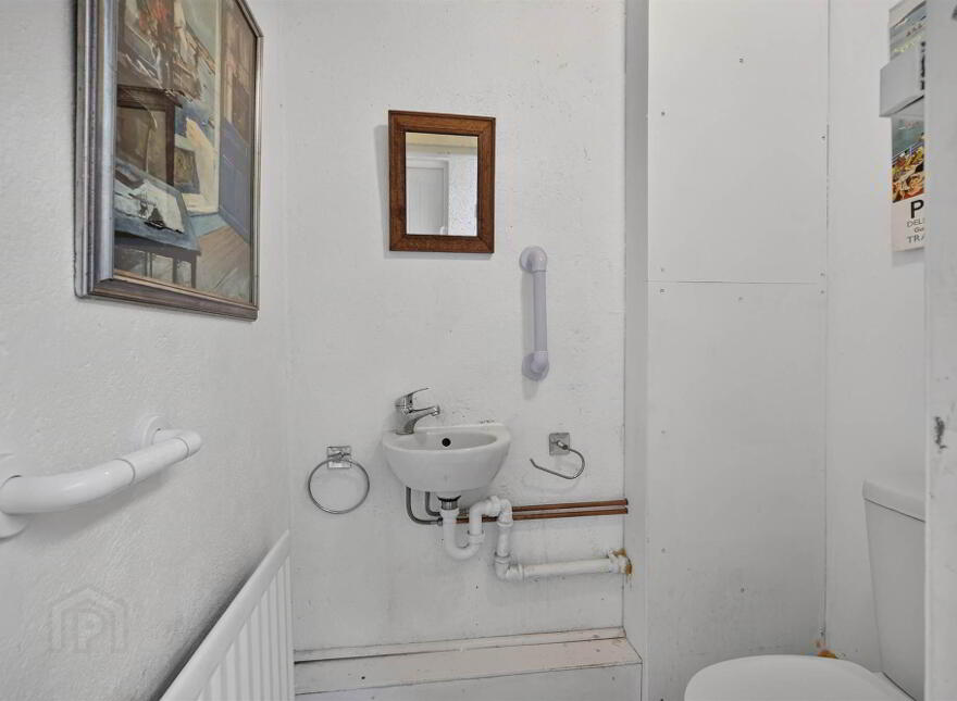 38 Glen Road, Castlereagh, Belfast, BT5 7LT