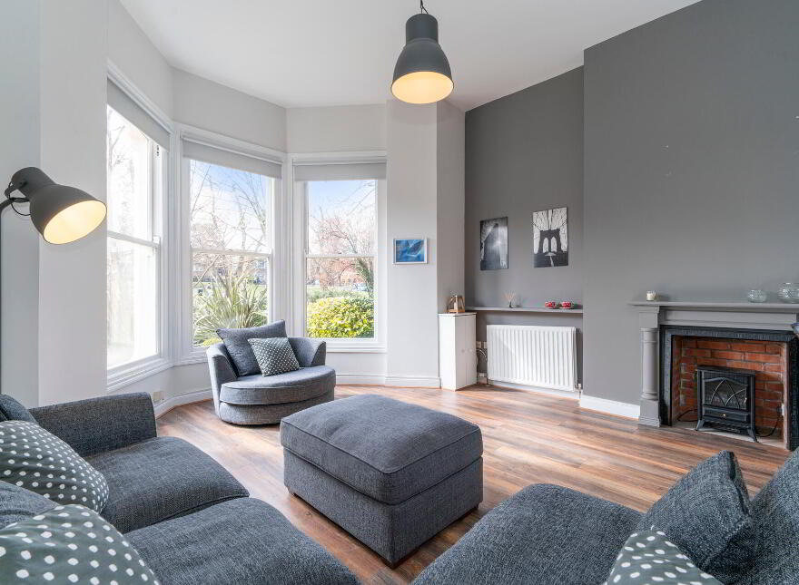 1, 14 College Gardens, Belfast, BT9 6BQ