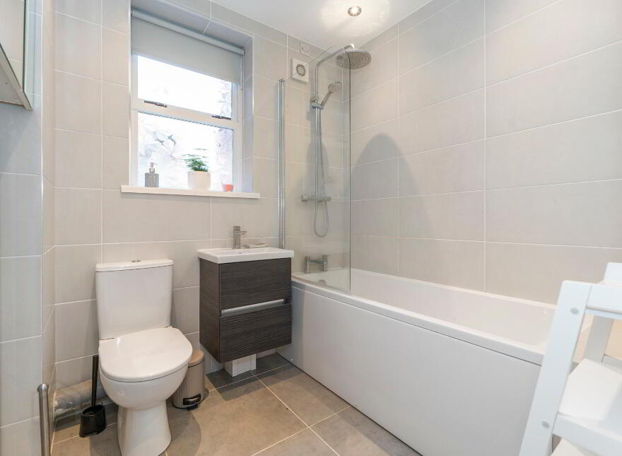 1, 14 College Gardens, Belfast, BT9 6BQ