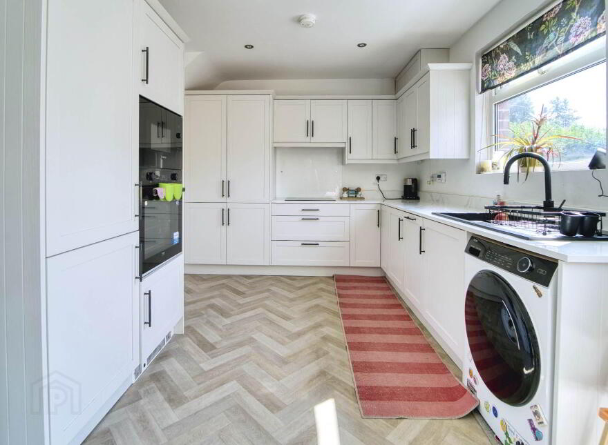 36 Lisnagarvey Drive, Lisburn, BT28 3DW